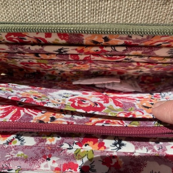 Travelon dark green wristlet   pretty floral inner - Picture 4 of 9